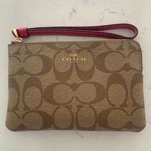 PRICE DROP NWT. Coach Wallet Wristlet